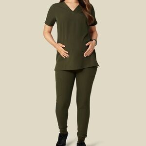 Mandala scrubs maternity 1 pocket top in olive size large